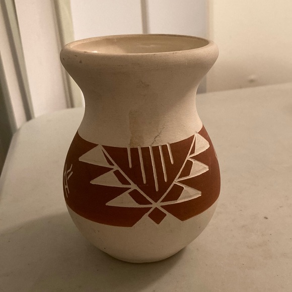 1984 Sioux Pottery Artist Marie Black Tail Deer Rapid City South Dakota Pottery - Picture 1 of 6